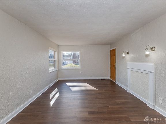 5th image of 321 W Norman Ave