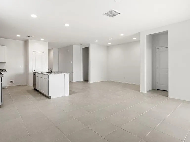 10427 W Parkway Dr — Photo 20