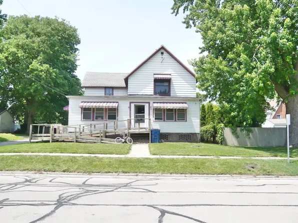 313 N 5th St, Watseka, IL 60970