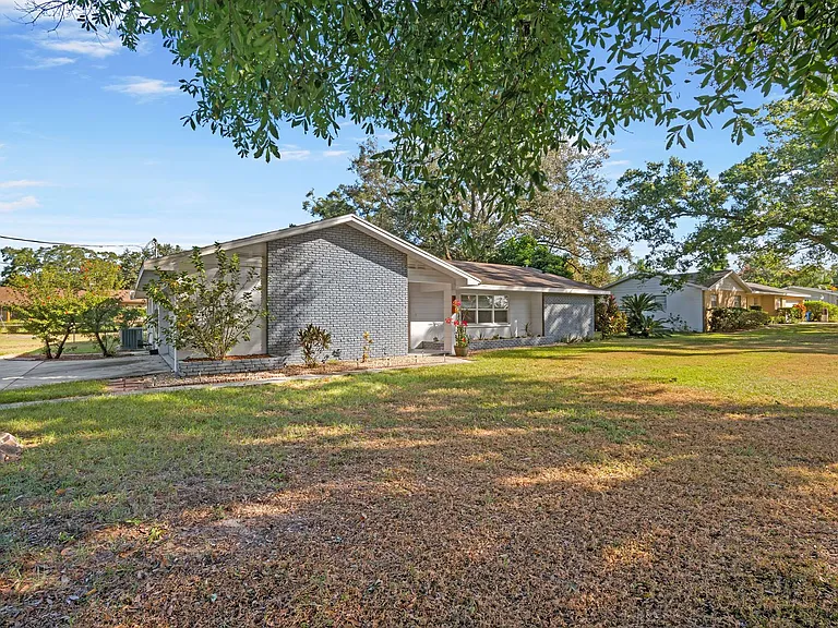 608 Overhill Dr — Photo 3