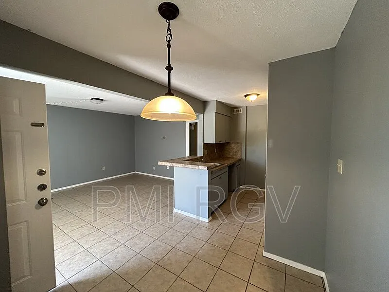 1 bed, 1.0 bath, $750 — Photo 2