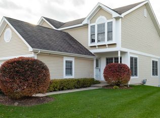 652 Kendallwood Ct, Crystal Lake, IL 60014