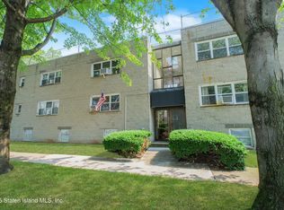 15 Old Town Rd APT 2F, Staten Island, NY 10304