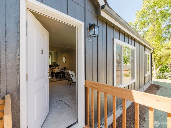 5212 5th Street, Bremerton, WA 98312