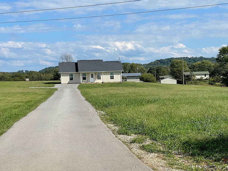 1430 Quarles Rd — Photo 2