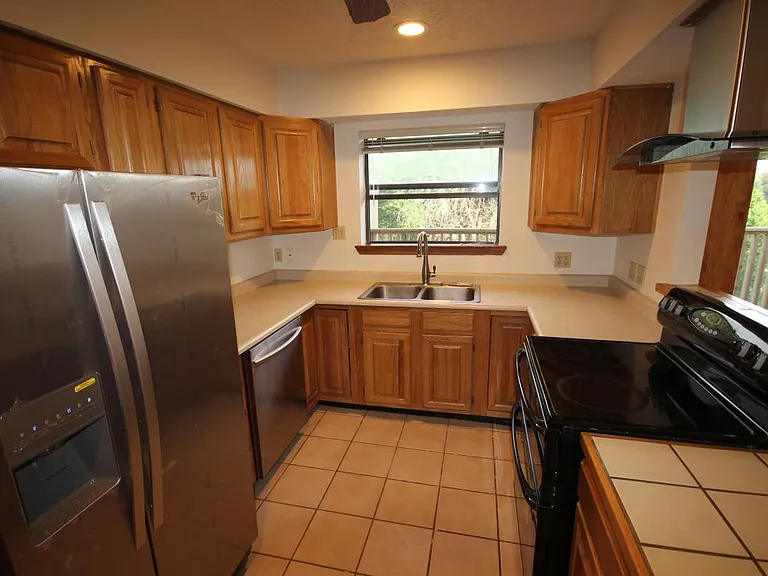 460 Oppenheimer Dr — Photo 15