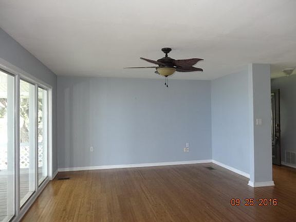 3rd image of 4916-B Hickory Shores Blvd
