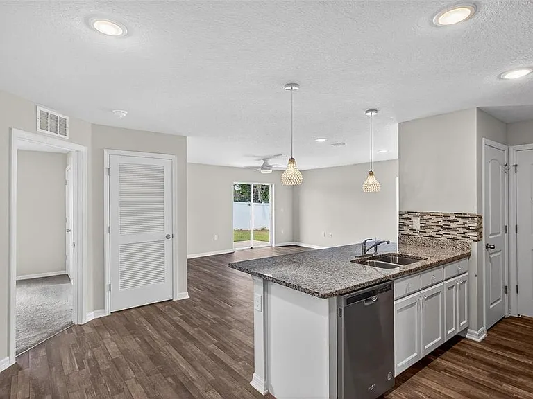 842 Gila Way — Photo 6