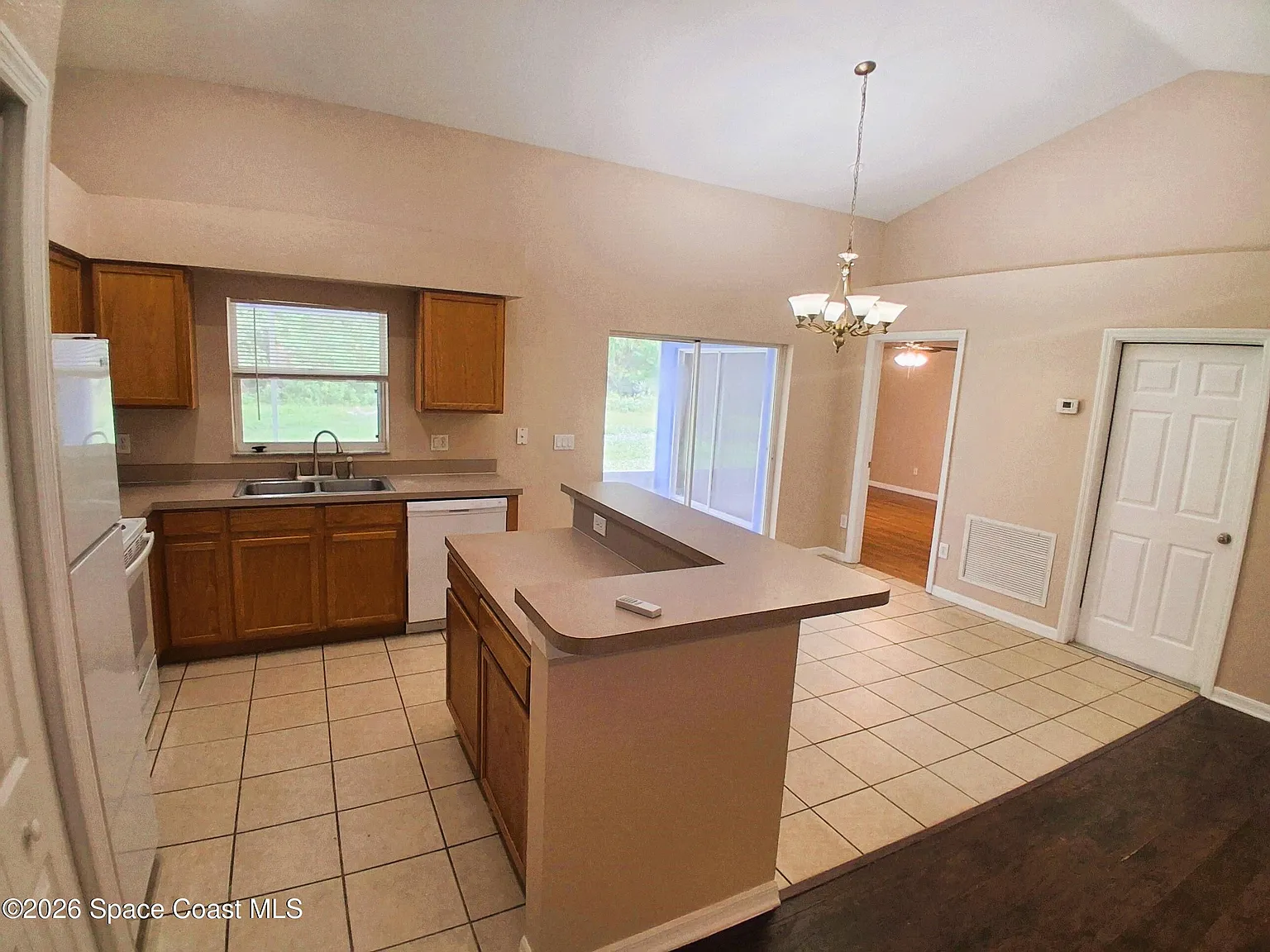 3 bed, 2.0 bath, 1199 sqft, $1,775 — Photo 3