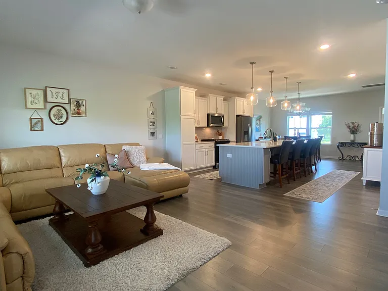 2440 Dukes Hollow Ct — Photo 9