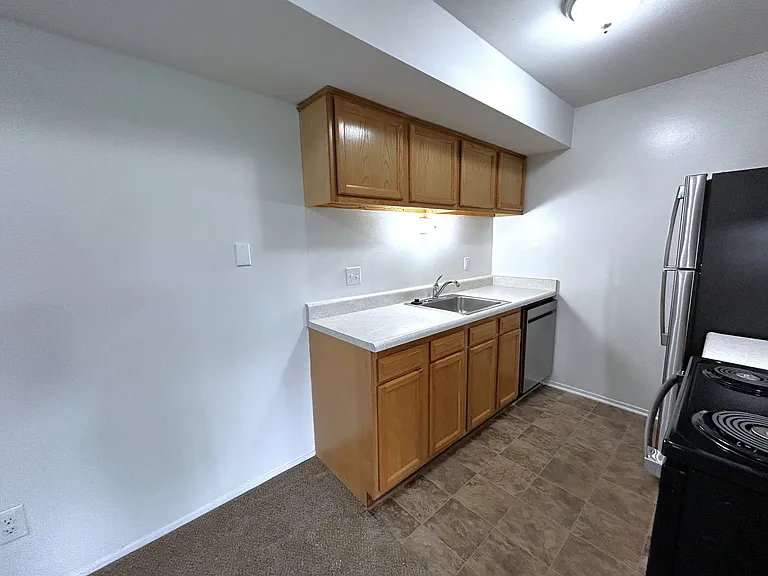 Charter Oaks Apartments — Photo 48