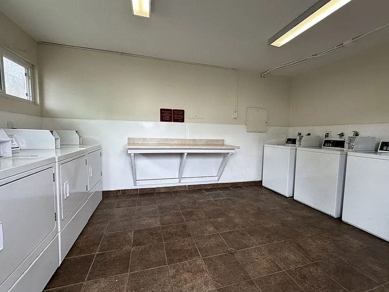 210 Quintard St — Photo 20