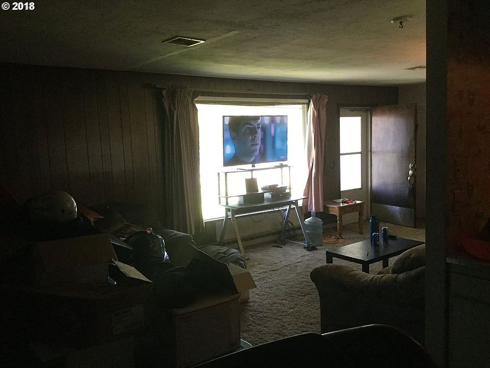 2nd image of 816 W Hermiston Ave