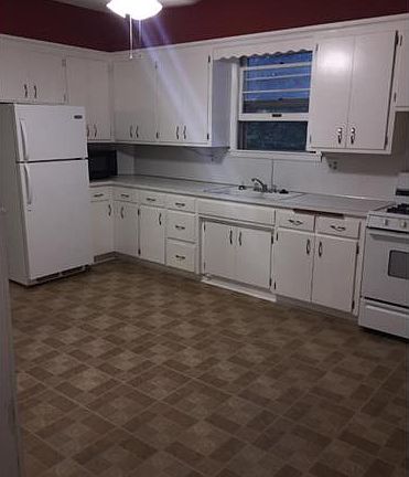 3rd image of 215 2nd Ave S