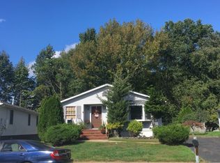 7 Pinetree Ln, Manalapan, NJ 07726