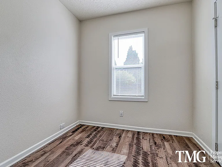 2500 Harney St — Photo 15