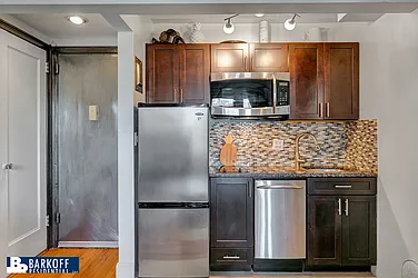 Rented by Barkoff Residential 