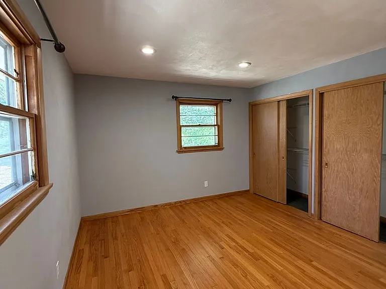 7734 E Rockton Rd — Photo 12