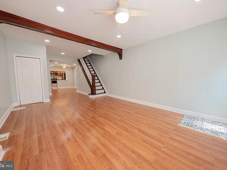 2059 E Ontario St — Photo 31