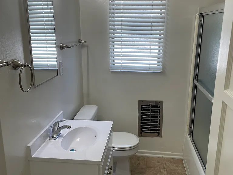 3187 S Barrington Ave — Photo 11