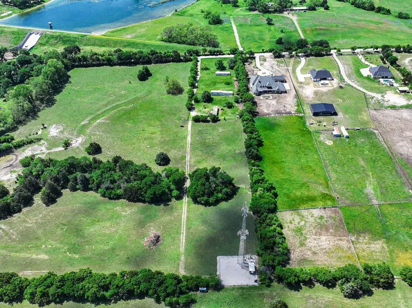 3291 Plainview Rd, Midlothian, TX 76065