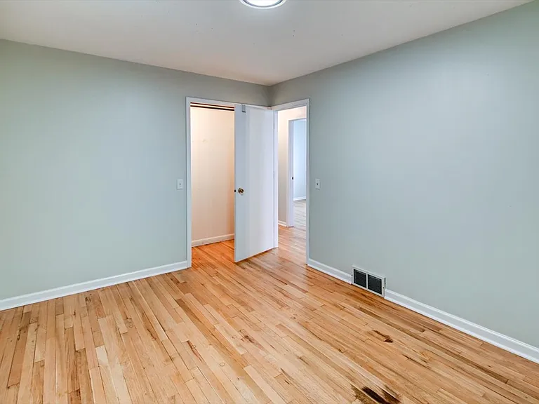 10 Bradford Ln — Photo 41