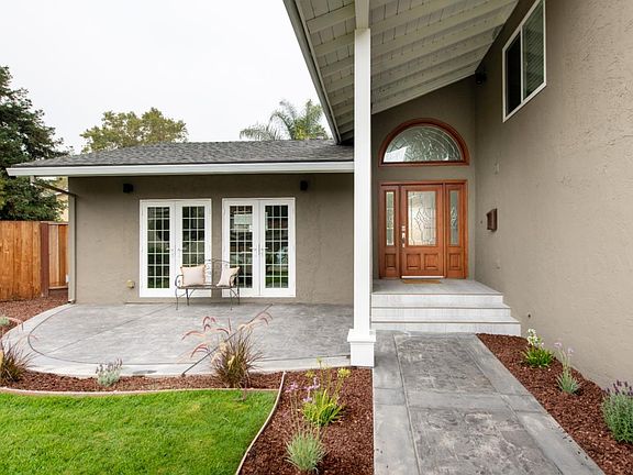 3rd image of 407 Avenida Del Roble