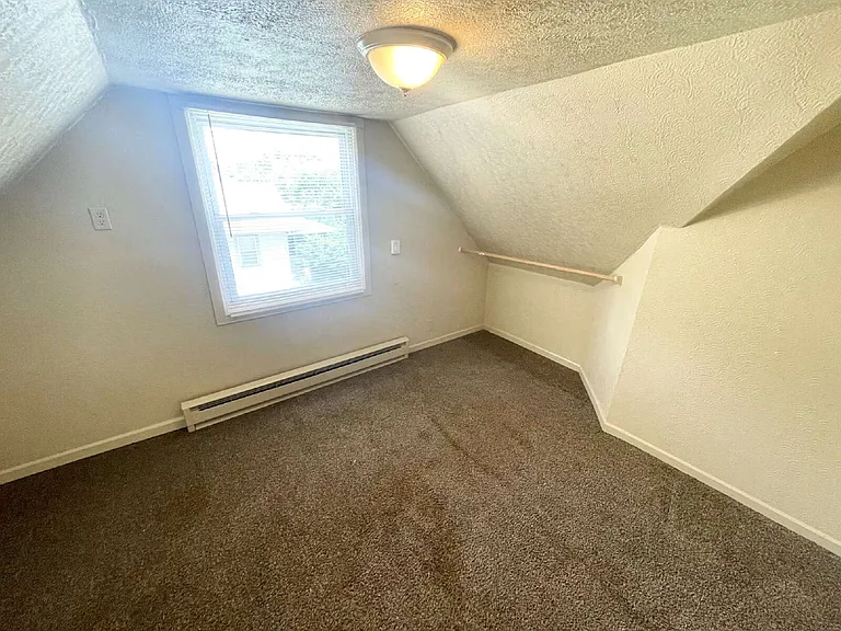 426 N Denny St — Photo 7