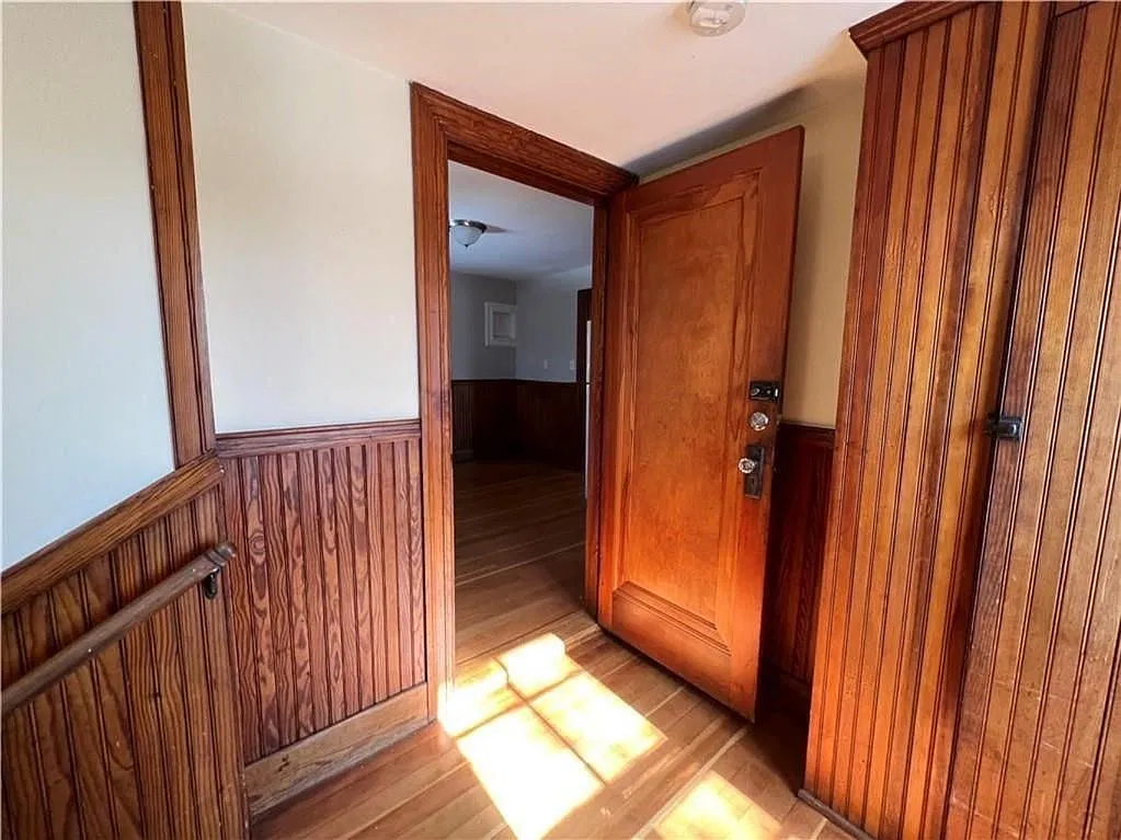 3 bed, 1.0 bath, 800 sqft, $2,000 — Photo 3