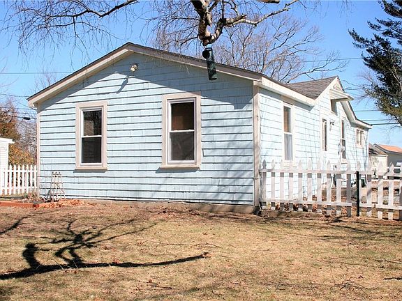 3rd image of 330 Namquid Dr