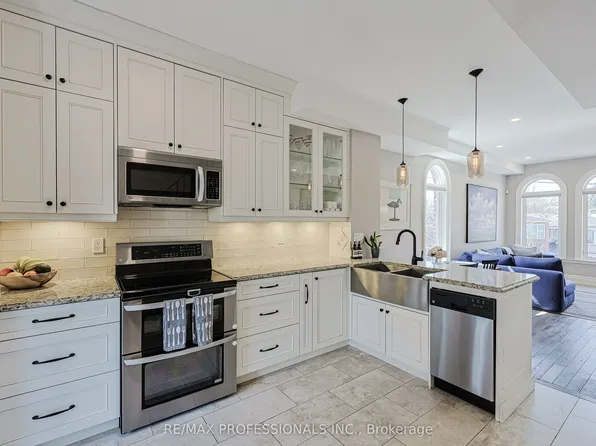 9B Harlton Cres, Toronto, ON M6M 1L2