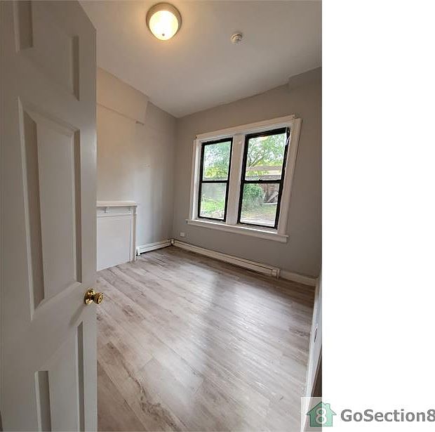 1st image of 17 Riverview Pl Floor 1