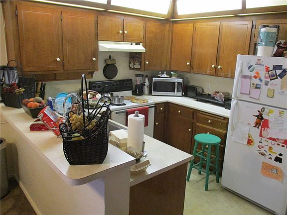 4th image of 7600 Creekmoor Dr