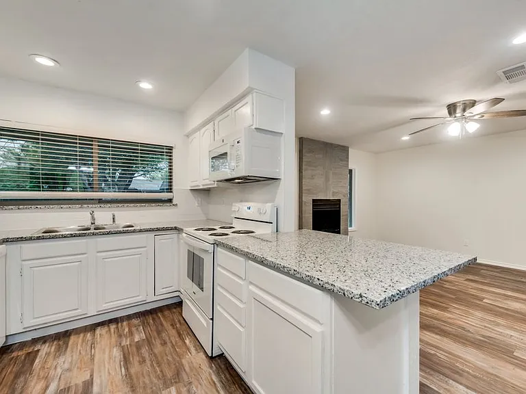 901 Hudson Dr — Photo 6