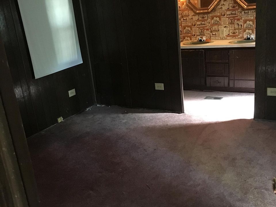 2nd image of 371 N Ridgecrest Ave