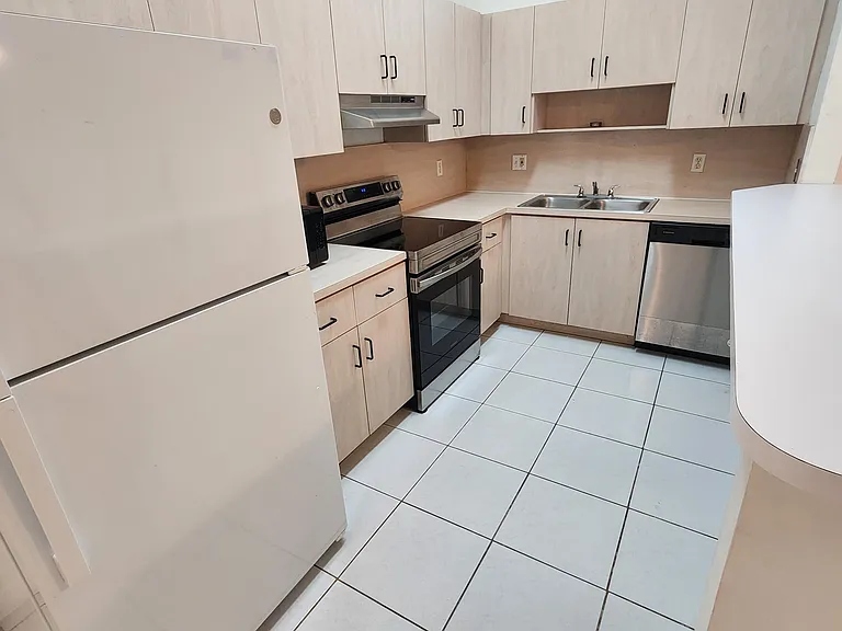 500 NE 3rd St #109 — Photo 4