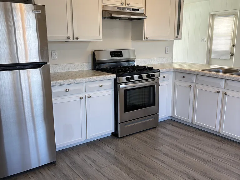 2318 W Sunnyside Ave — Photo 2