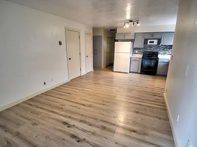 521 Nathan St SE — Photo 5