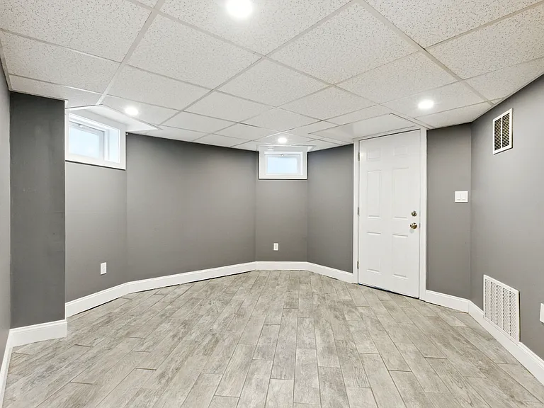 547 Broadway — Photo 35