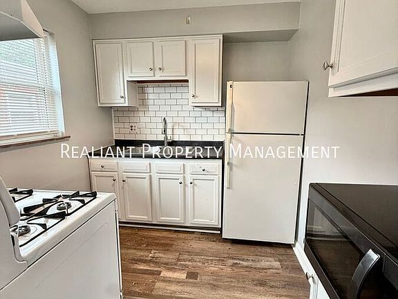 4th image of 5927 Cary Ave #3