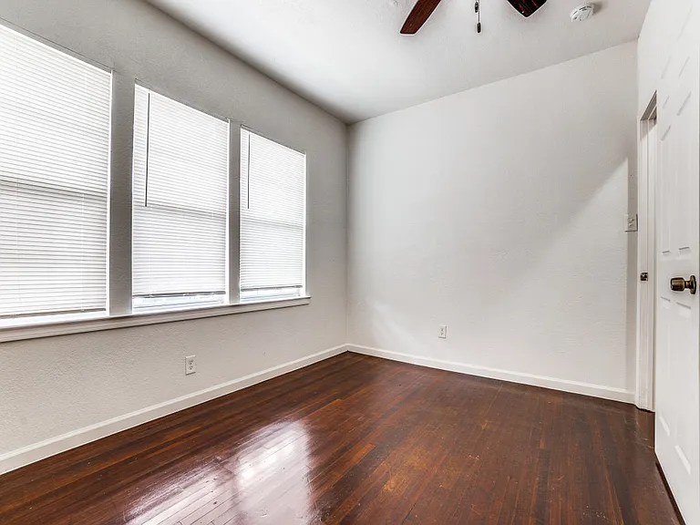 1628 Poplar St — Photo 8