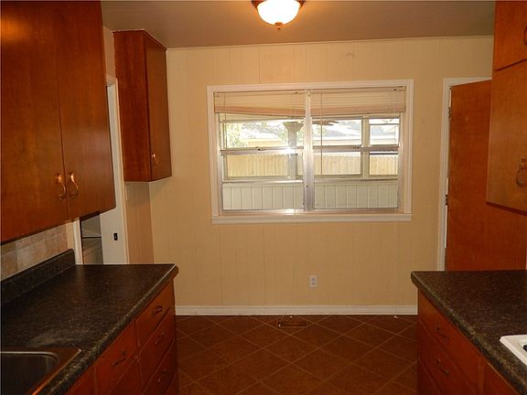 4th image of 901 S Thirteen Place 1314 W
