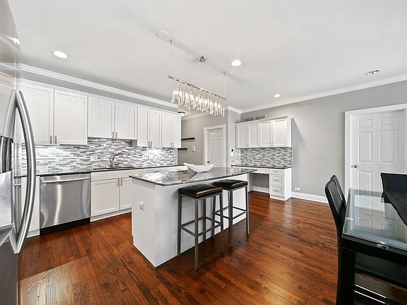 2nd image of 2033 W Superior St APT 1W
