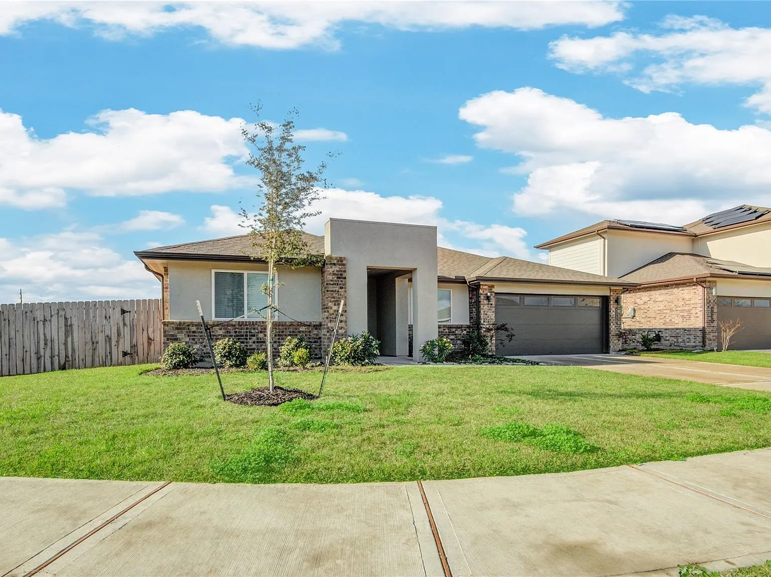 4 bed, 2.0 bath, $2,395 — Photo 2