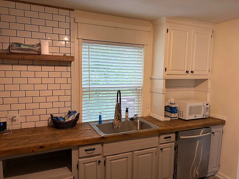 555 Upland St — Photo 8