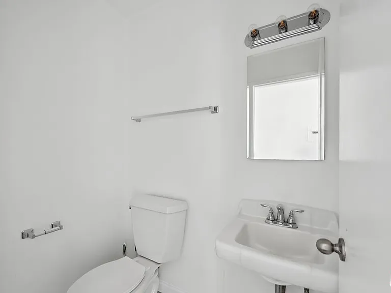 7550 Fountain Ave #10 — Photo 12