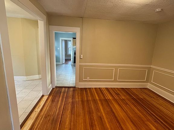 3rd image of 988-990-992 Chicopee St #1L