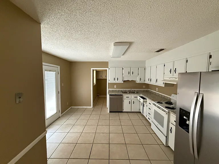 2020 Arkwright Dr — Photo 4