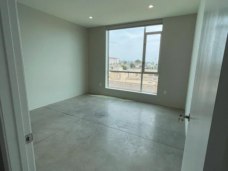 285 W 6th St #525 — Photo 22