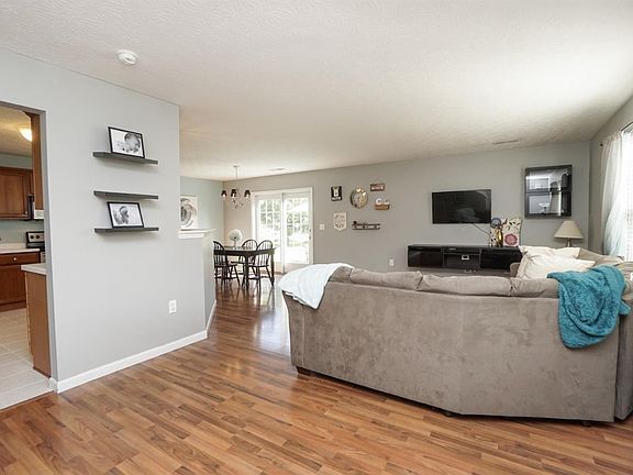 5th image of 336 Heftner Cir